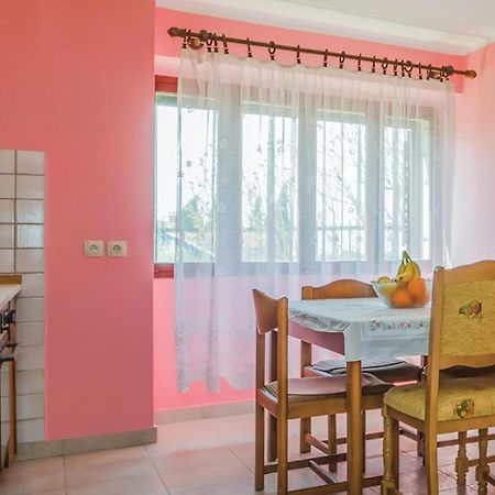 Cozy Apartment In Vrsar With Kitchen Luaran gambar