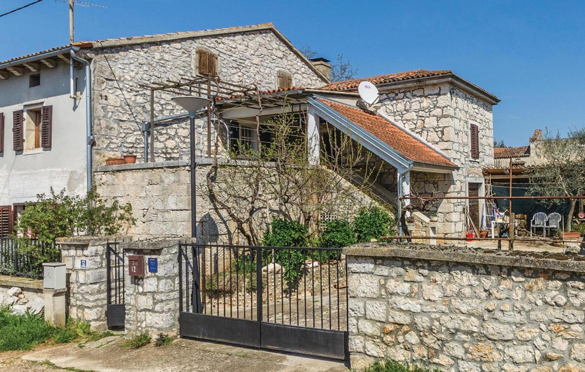 Cozy Apartment In Vrsar With Kitchen Luaran gambar