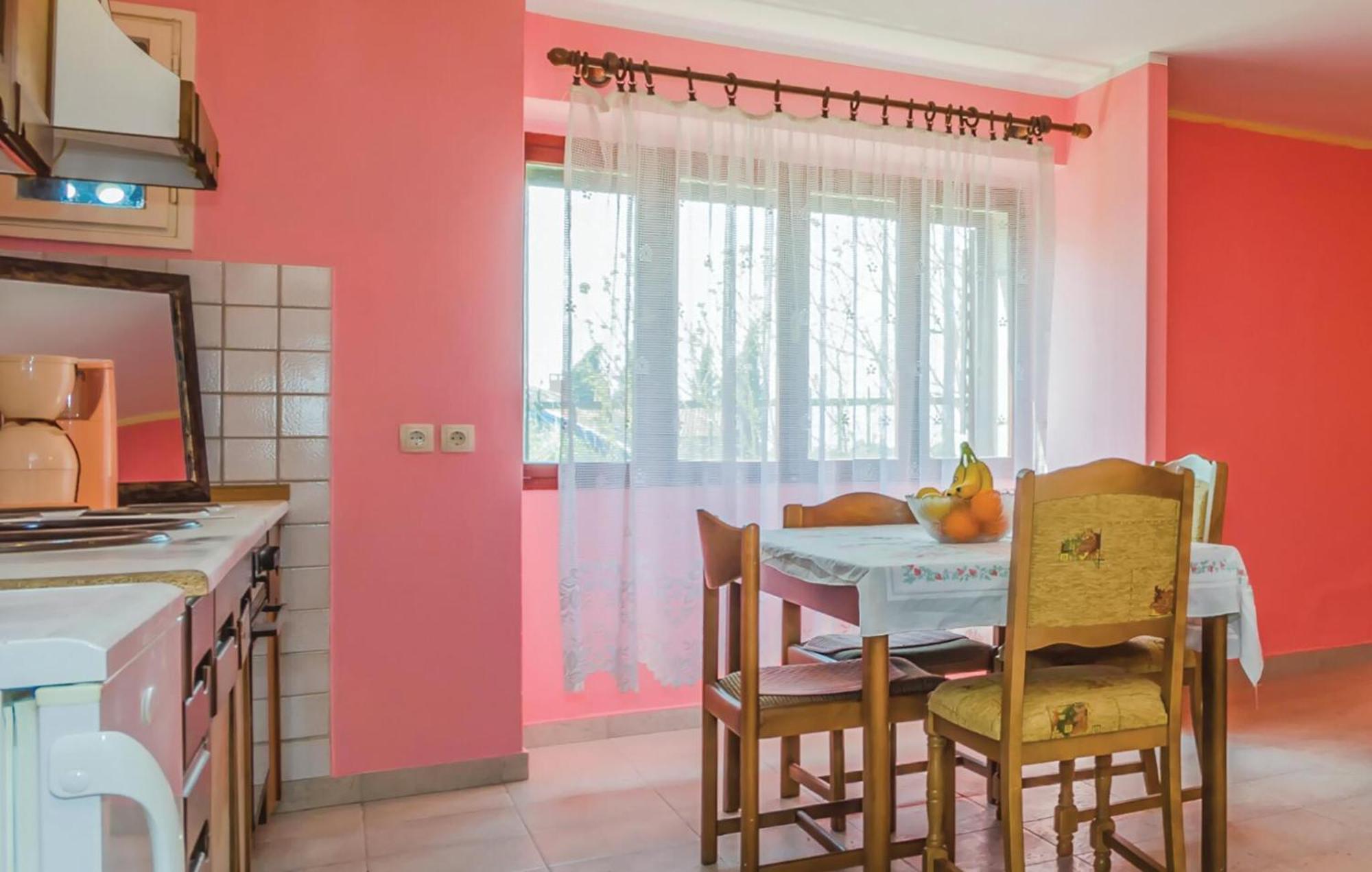 Cozy Apartment In Vrsar With Kitchen Luaran gambar