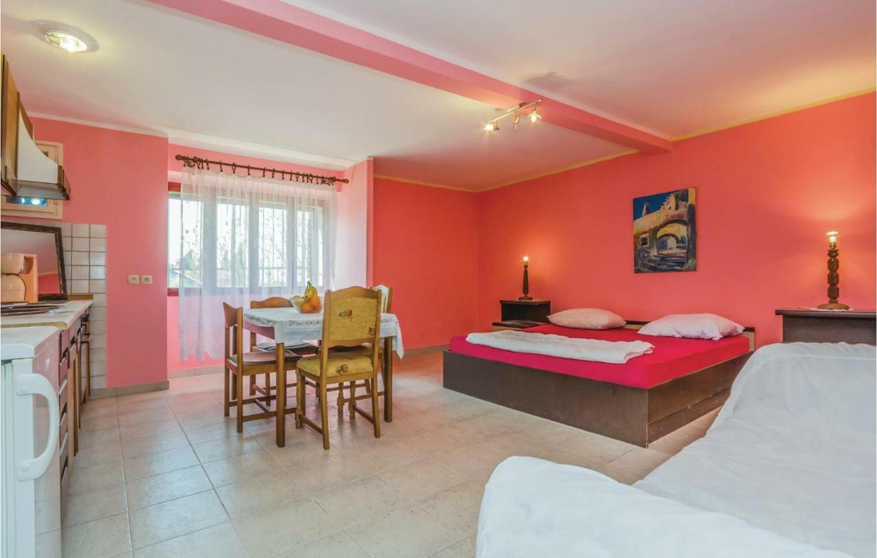 Cozy Apartment In Vrsar With Kitchen Luaran gambar
